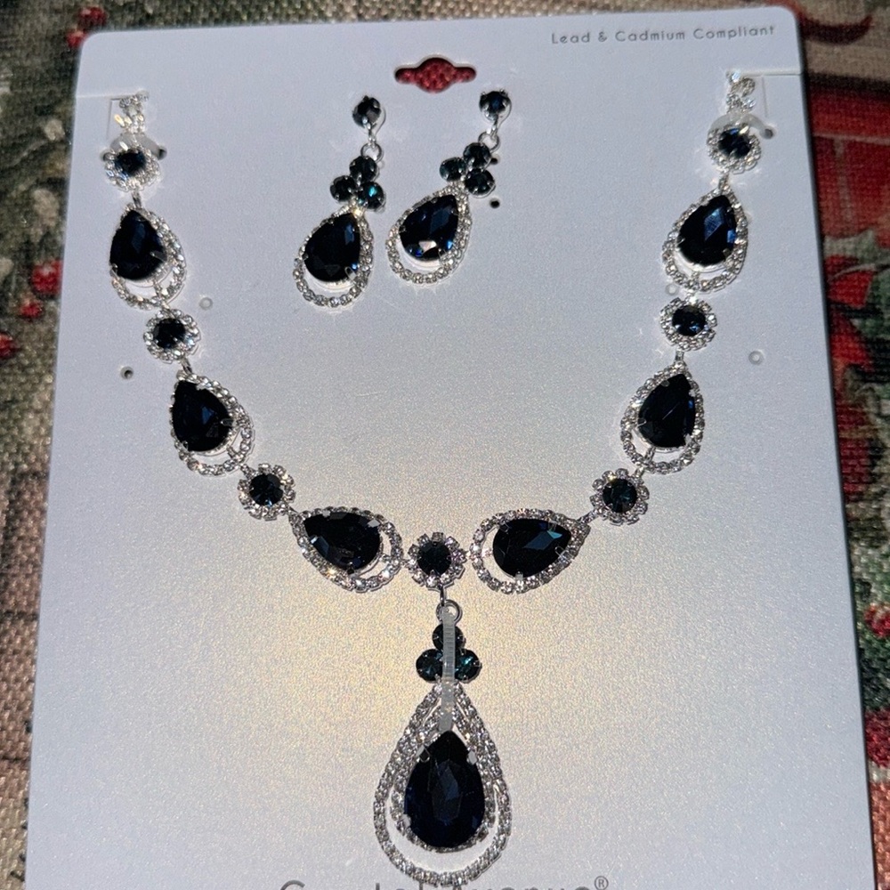 Two piece set crystal Avenue jewelry rhinestone blue earring, and neck necklace - Picture 8 of 9